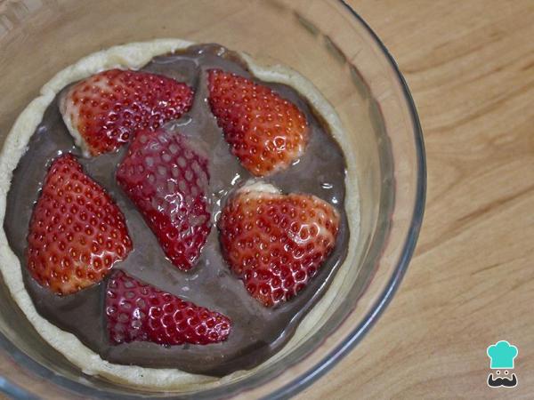 Receita de Torta de chocolate com morango - Passo 6