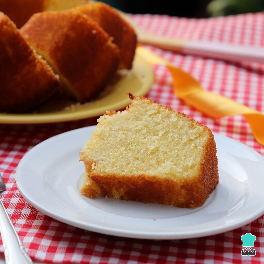 10 receitas de bolo de fubá sem ovo para adicionar ao seu menu