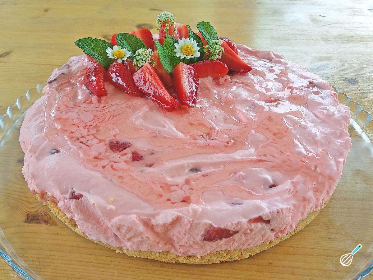 Receita de Torta de morango simples gelada