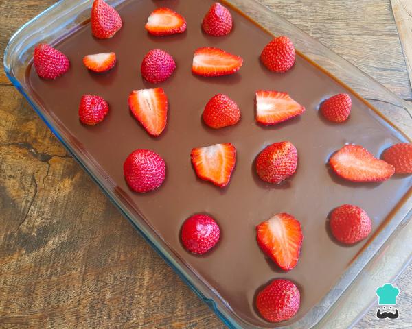 Receita de Pavê sensação de morango e chocolate - Passo 4