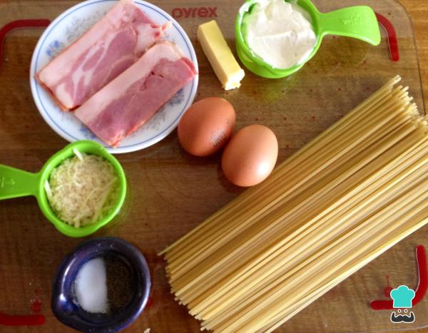 Receita de Espaguete à carbonara sem creme - Passo 1