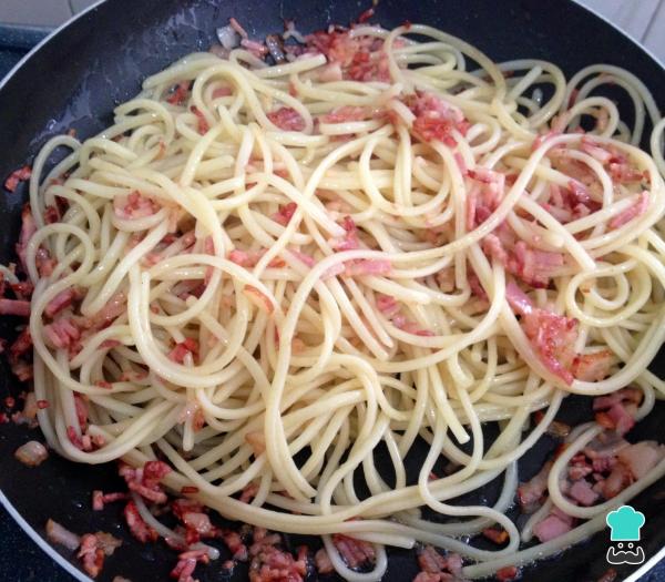 Receita de Espaguete à carbonara sem creme - Passo 5