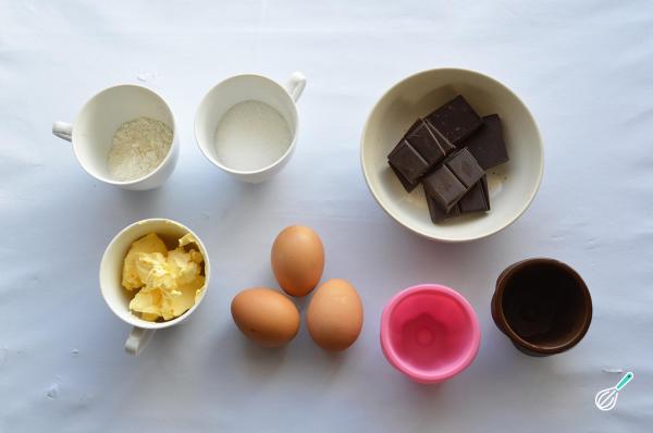 Receita de Petit gâteau de chocolate fácil - Passo 1