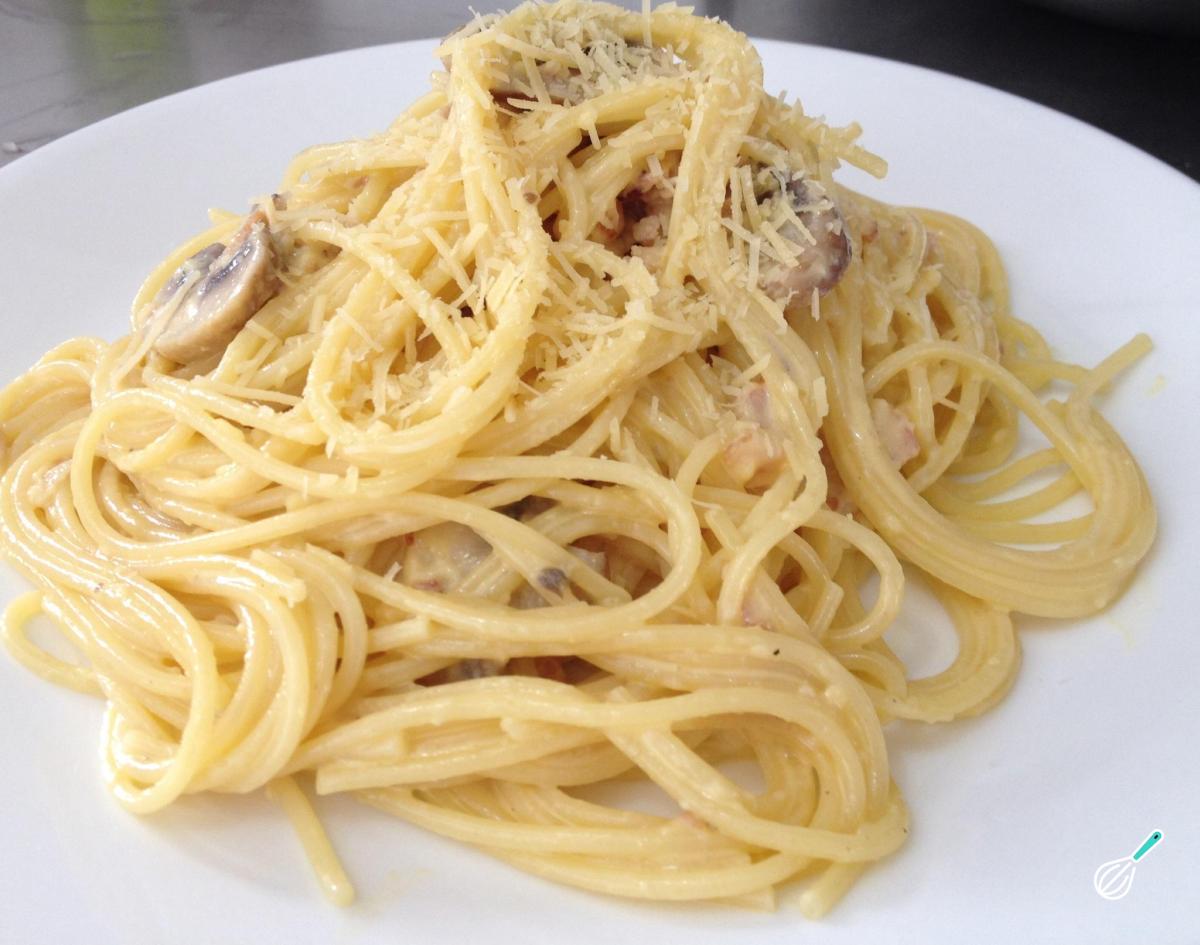 Receita de Espaguete à carbonara com cogumelos
