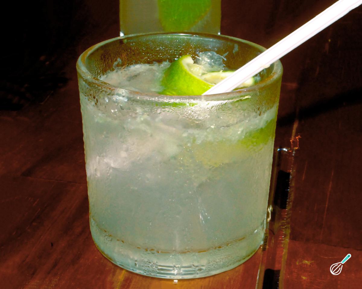 Caipirinha de vodka com limão