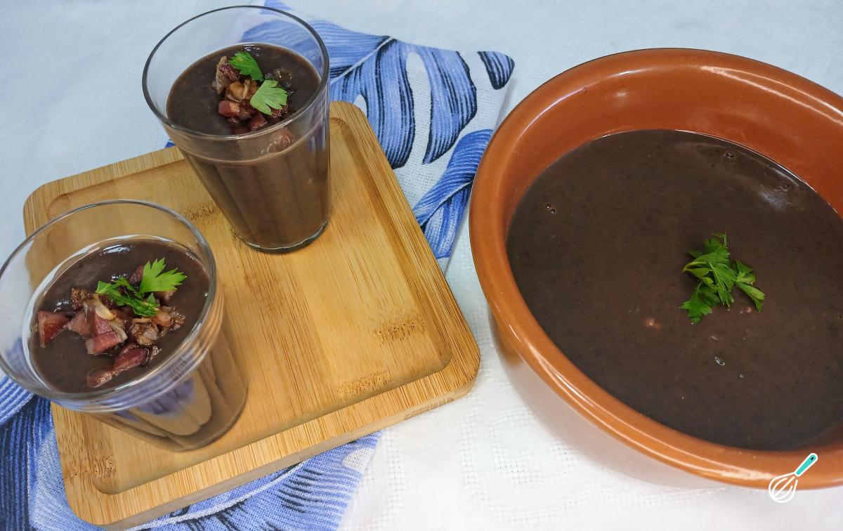 Receita de Caldinho de feijão preto de boteco