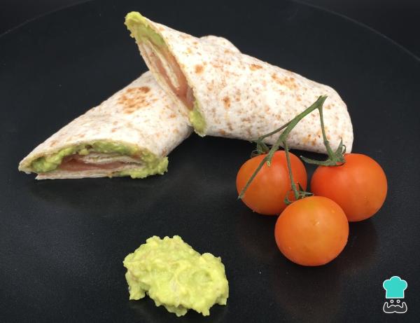 Receita de Wrap de salmão defumado e guacamole