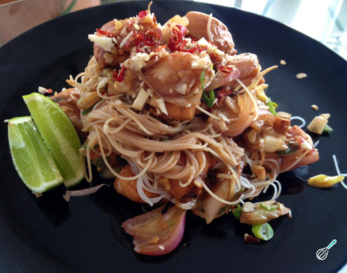 Receita de Pad thai tailandês com frango e tamarindo