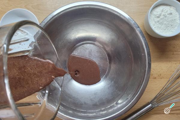 Receita de Bolo de chocolate fofinho de liquidificador da vovó - Passo 4