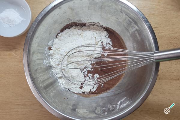 Receita de Bolo de chocolate fofinho de liquidificador da vovó - Passo 5
