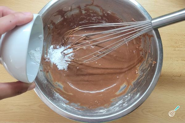 Receita de Bolo de chocolate fofinho de liquidificador da vovó - Passo 6