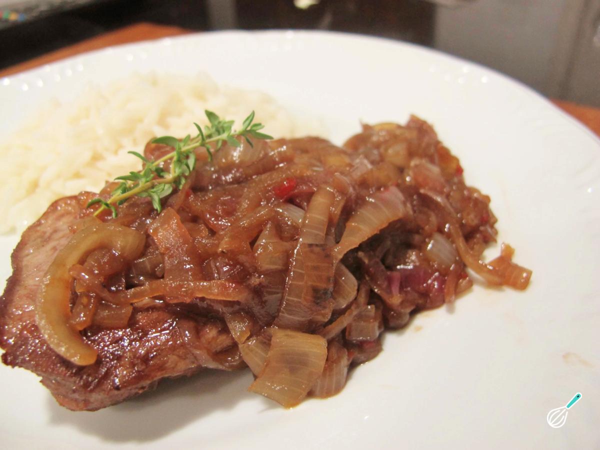 Receita de Bife de panela acebolado