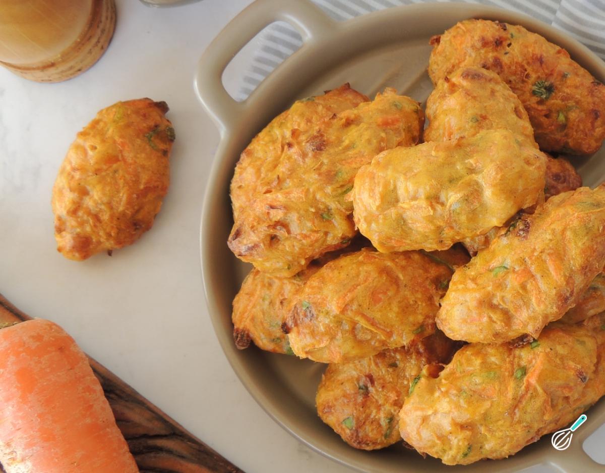 Receita de Bolinho na airfryer: salgado e feito com cenoura ralada