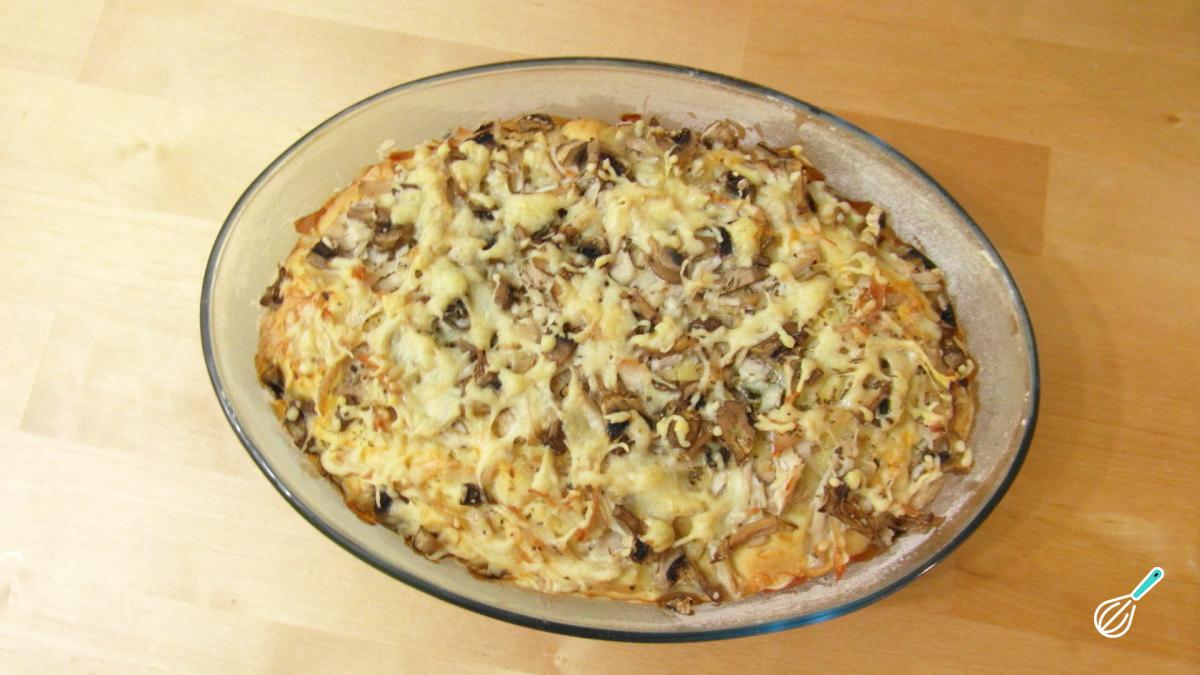 Receita de Torta salgada aberta com frango e cogumelos