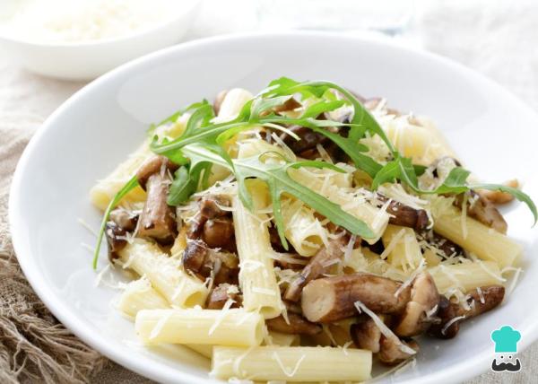 Receita de Macarrão rigatoni com cogumelos frescos