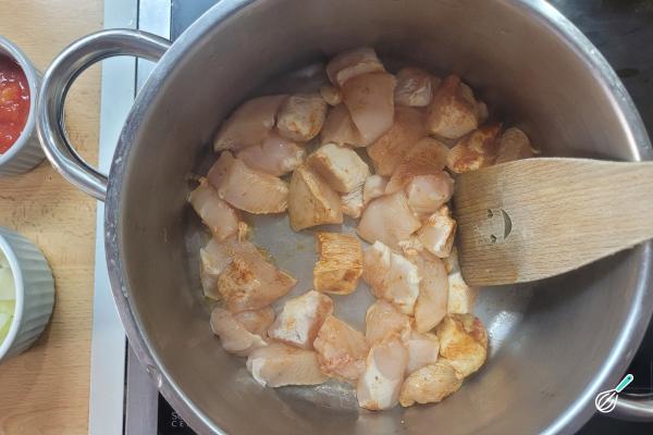 Receita de Strogonoff de frango com queijo - Passo 3