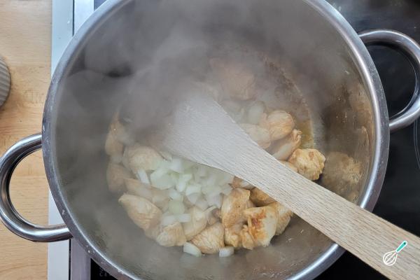 Receita de Strogonoff de frango com queijo - Passo 4
