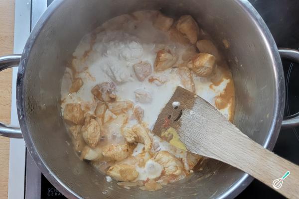 Receita de Strogonoff de frango com queijo - Passo 7