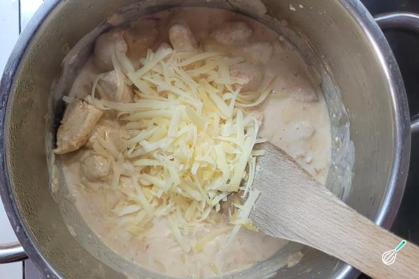 Receita de Strogonoff de frango com queijo - Passo 8