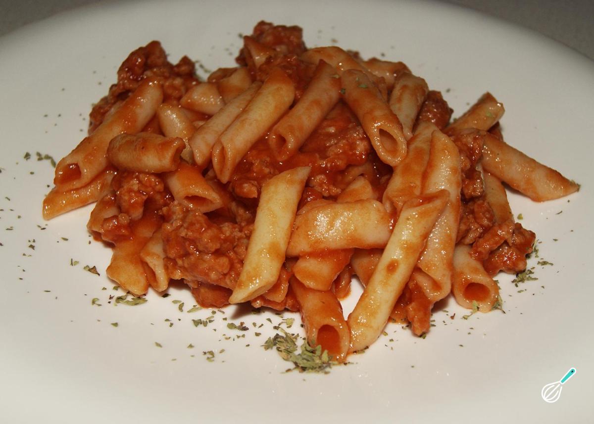 Receita de Macarrão com carne moída e molho de tomate