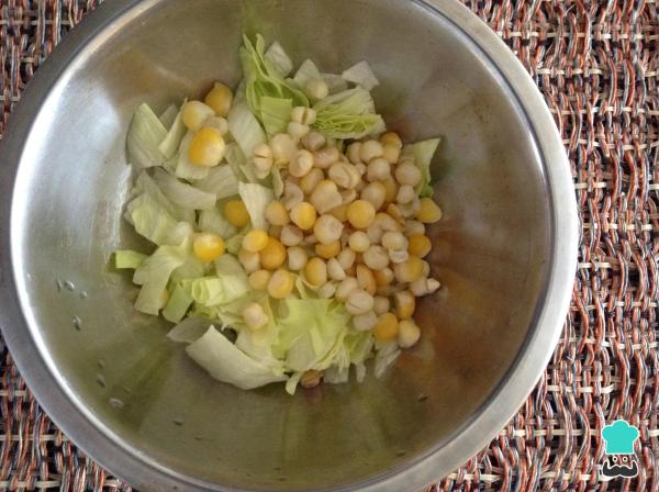 Receita de Salada de atum light - Passo 2