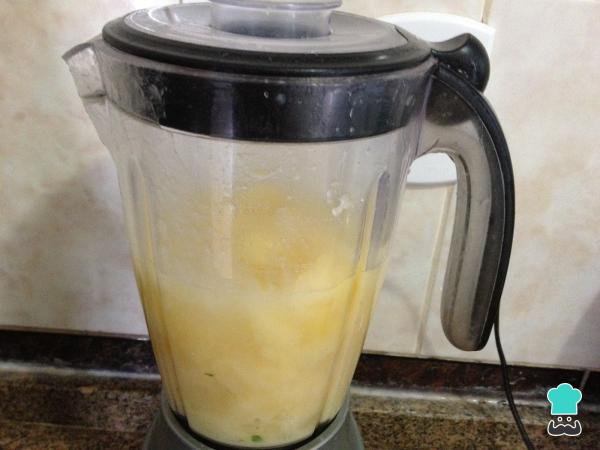 Receita de Caldo de mandioca com calabresa - Passo 1
