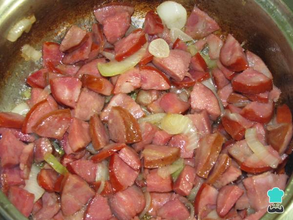 Receita de Caldo de mandioca com calabresa - Passo 2