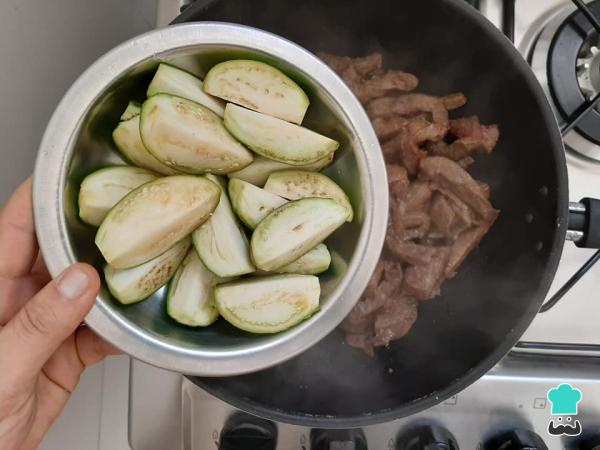 Receita de Fígado com jiló na frigideira - Passo 4