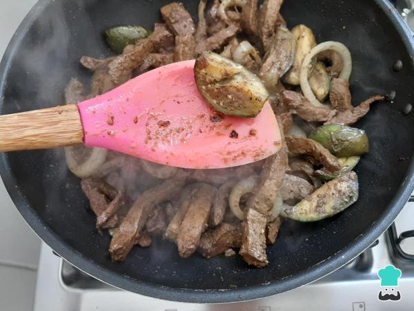 Fígado acebolado com Jiló 🐂 🧅 Ficar em pé no balcão do bar, espera