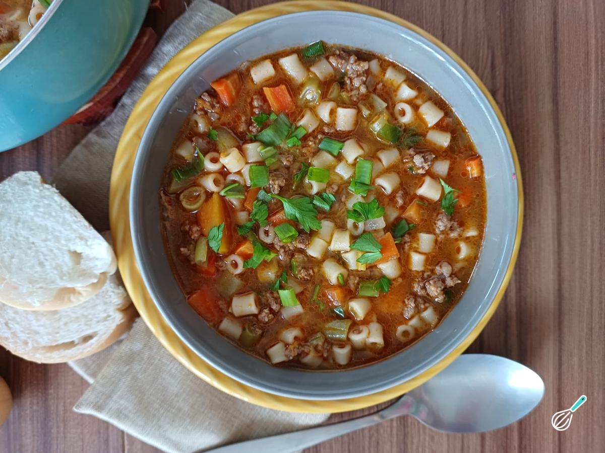 Receita de Sopa de macarrão com carne moída