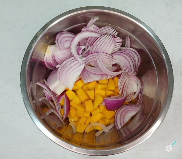 Receita de Salada de manga com cebola roxa - Passo 3
