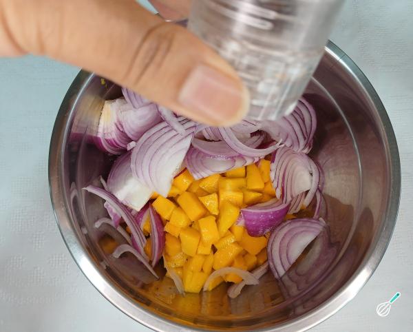 Receita de Salada de manga com cebola roxa - Passo 4
