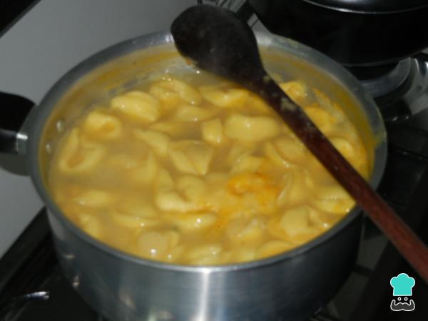 Receita de Sopa de capeletti - Passo 2