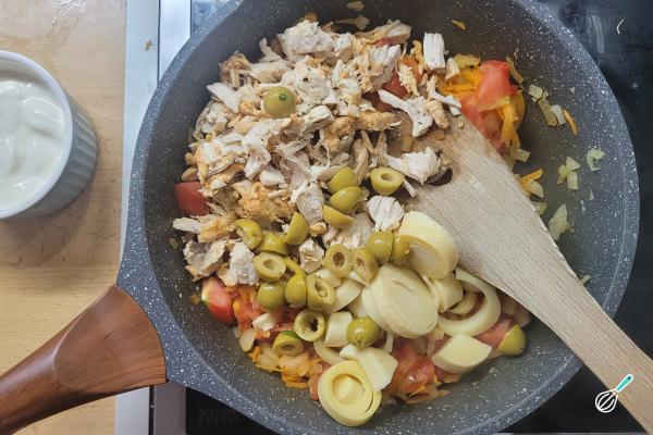 Receita de Torta de frango com palmito e requeijão - Passo 5