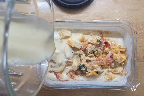 Receita de Torta de frango com palmito e requeijão - Passo 10