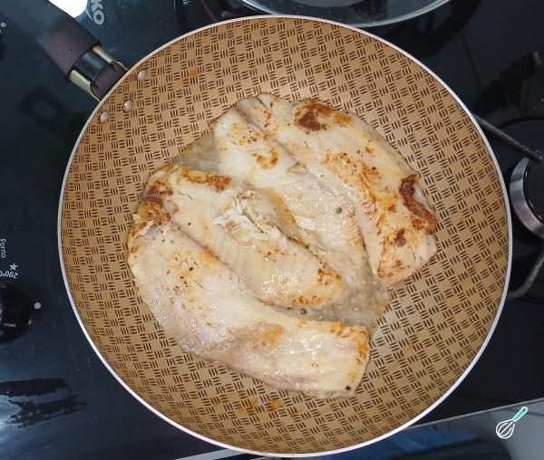 Receita de Filé de tilápia ao molho de laranja - Passo 3