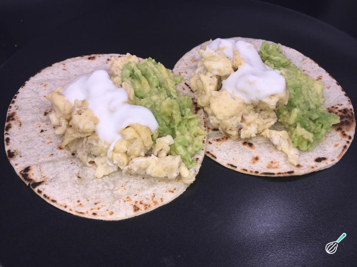 Receita de Wrap com abacate e ovos