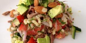 Salada de macarrão com atum