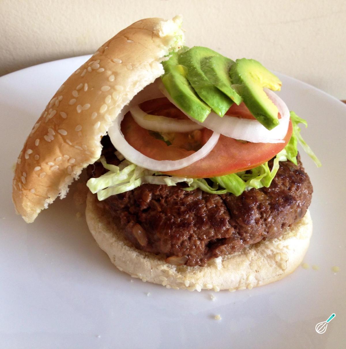 Receita de Hambúrguer caseiro com cebola e mostarda