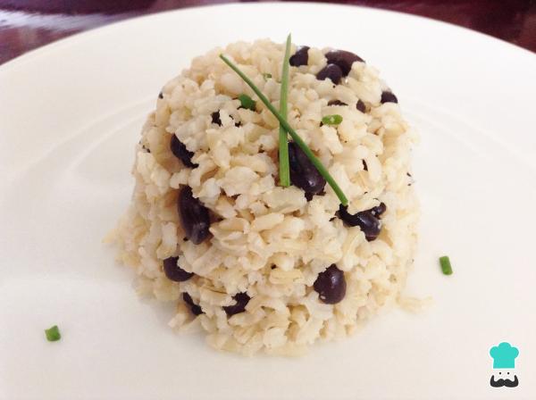 Receita de Arroz integral com feijão preto