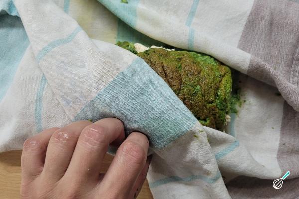 Receita de Rocambole de espinafre - Passo 19
