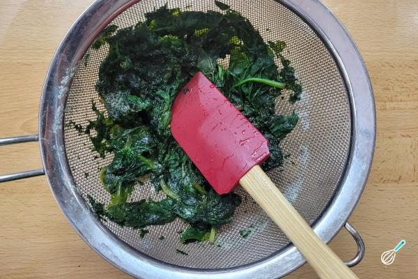 Receita de Rocambole de espinafre - Passo 3