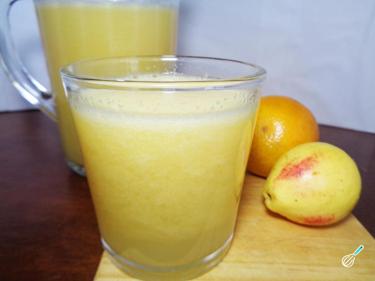 Suco de laranja com goiaba