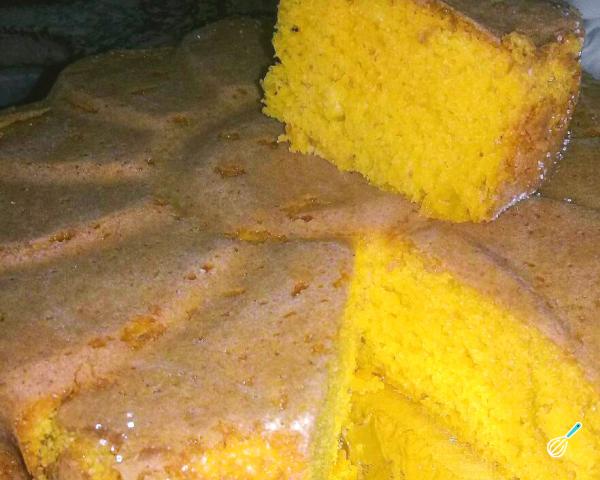 Bolo de cenoura fofinho de liquidificador (5 ingredientes)