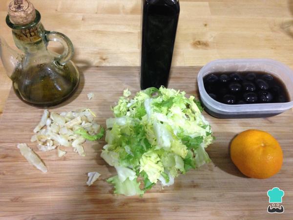 Receita de Salada de escarola com bacalhau - Passo 1