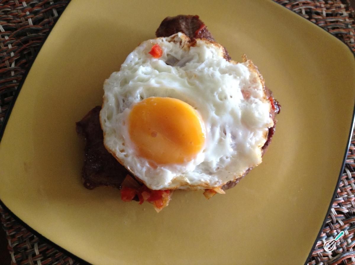 Receita de Bife a cavalo em molho