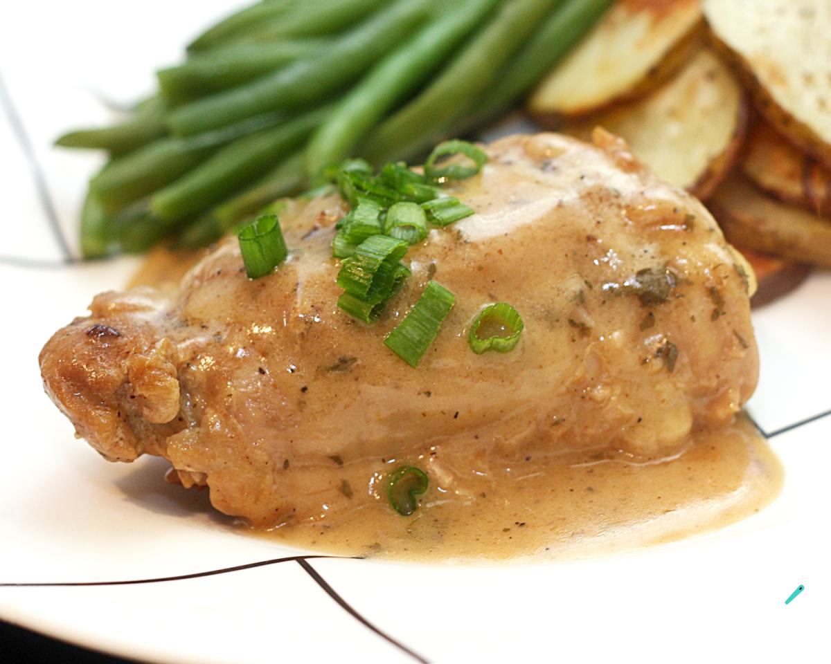 Receita de Sobrecoxa de frango com creme de cebola