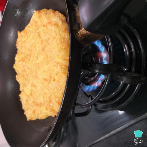 Receita de Bolo de cenoura de frigideira - Passo 4