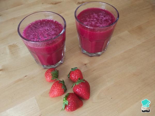 Sucos para desinflamar o corpo: 8 receitas anti-inflamatórias para o pâncreas -  Smoothie de beterraba e morango