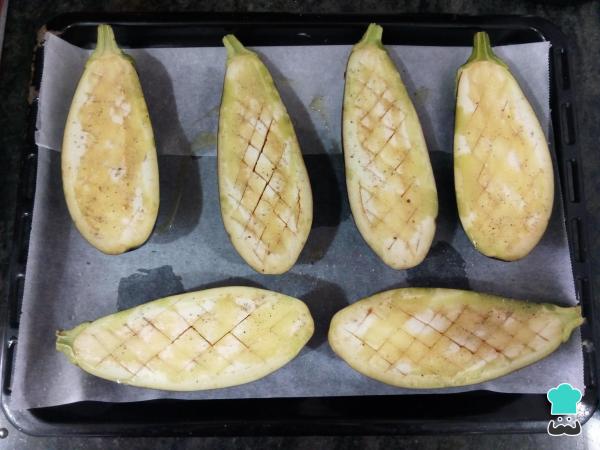 Receita de Berinjela recheada com carne moída no forno - Passo 1